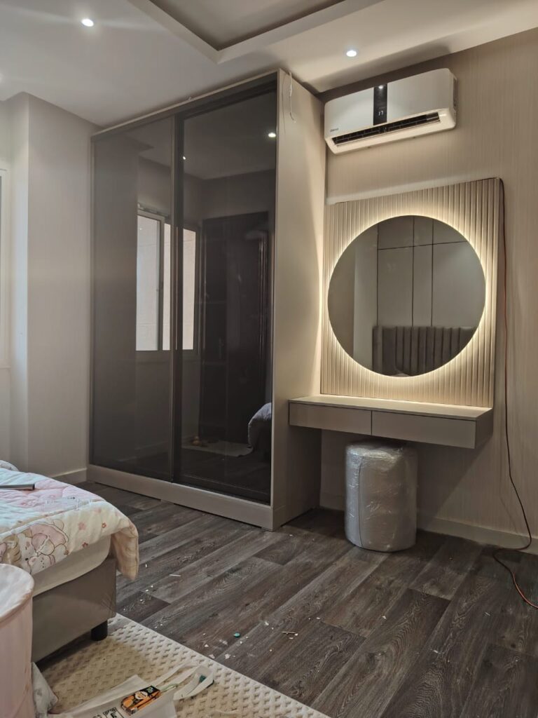 غرفة نوم مودرن من تنفيذ خزائن بيتك بالرياض – تصميم أنيق وجودة عالية